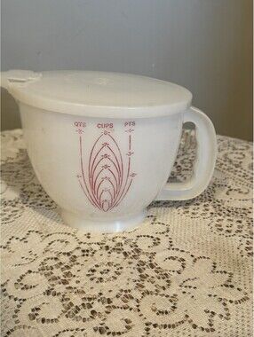 Tupperware "Mix-N-Stor" 2 Quart 8 Cup Measuring Batter Bowl with Lid ~ Vintage